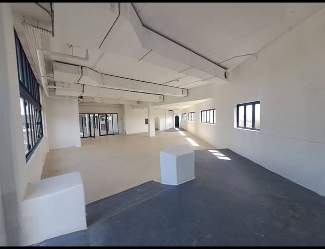 210M² BUSINESS CENTRE TO LET IN SUNNINGDALE